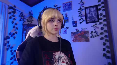 Snapshot of mary_janness chatting on February 10, 10:51 pm                      100   online show from February 10, 10:51 pm