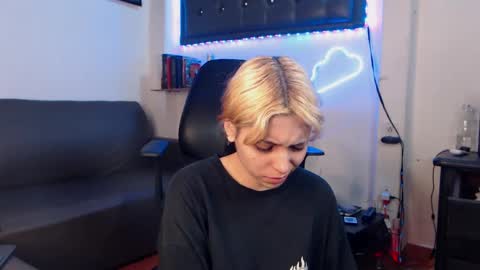 Snapshot of mary_janness chatting on February 27, 11:26 pm                      100   online show from February 27, 11:26 pm