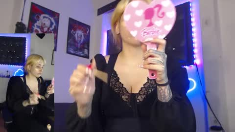 Snapshot of mary_janness chatting on March 2, 12:20 am                      100   online show from March 2, 12:20 am