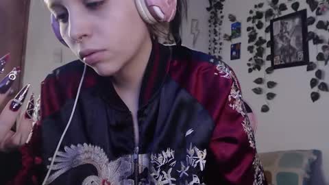 Snapshot of mary_janness chatting on December 25, 7:24 am                      100   online show from December 25, 7:24 am