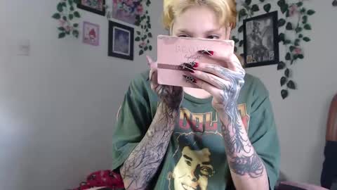 Snapshot of mary_janness chatting on January 8, 8:07 pm                      100   online show from January 8, 8:07 pm