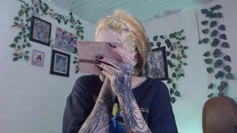 Snapshot of mary_janness chatting on December 30, 2:51 pm                      100   online show from December 30, 2:51 pm