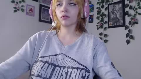 Snapshot of mary_janness chatting on January 9, 10:20 pm                      100   online show from January 9, 10:20 pm