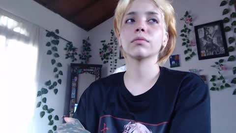 Snapshot of mary_janness chatting on February 10, 7:49 pm                      100   online show from February 10, 7:49 pm