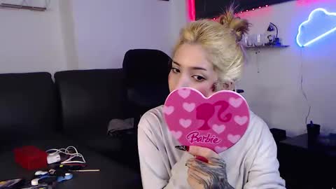 Snapshot of mary_janness chatting on February 19, 7:05 pm                      100   online show from February 19, 7:05 pm