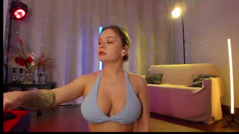 Julia online show from June 20, 7:53 pm