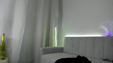 Snapshot of mary_julia chatting on February 24, 6:16 am Julia online show from February 24, 6:16 am