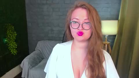 Mary online show from November 18, 2:09 pm