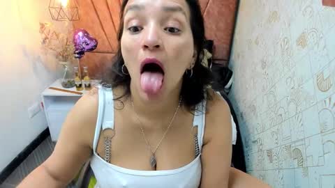 Marylin online show from November 7, 8:22 pm