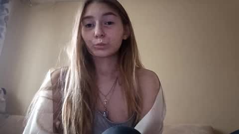 Hi My name is Elina Im 18 years old. online show from October 22, 7:11 am