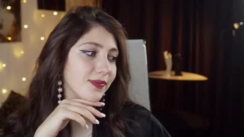 Mary Miller online show from December 15, 10:11 am