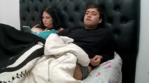 Mary y joni online show from May 27, 3:47 am