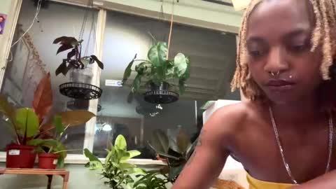 babybrown572 online show from November 17, 8:17 am