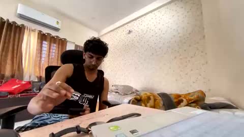 maskboyz2003 online show from November 7, 4:37 am