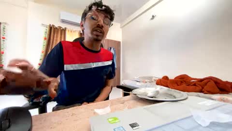 maskboyz2003 online show from March 11, 6:08 am