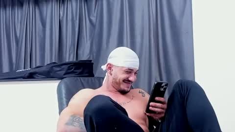 Snapshot of masterchris12 chatting on December 15, 1:46 am masterchris12 online show from December 15, 1:46 am