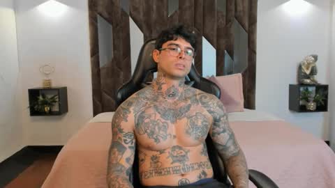 mateo_dilucajs1 online show from September 16, 8:34 pm