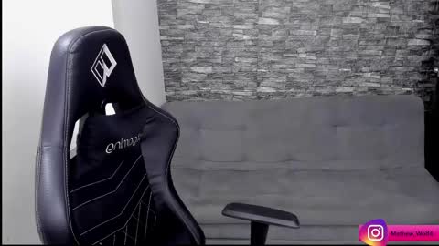 Mathew Independent model online show from April 19, 10:56 pm