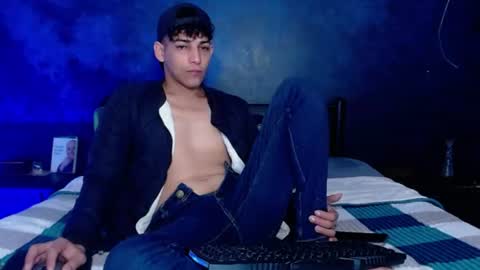 matthew_hawk19 online show from July 28, 12:19 am