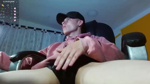 Snapshot of matthewboy_ chatting on February 14, 12:25 pm MatthewBoy online show from February 14, 12:25 pm