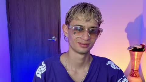 mattias     online show from April 13, 2:27 am