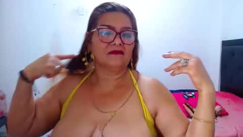 maturehot649 online show from November 10, 10:01 pm