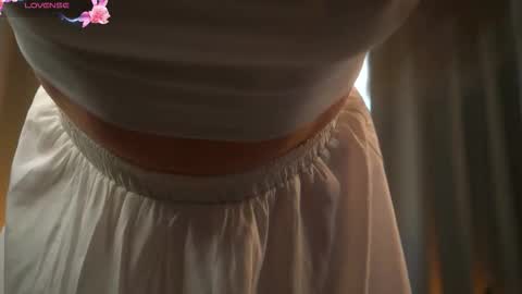 maureencoombs online show from March 27, 5:46 am