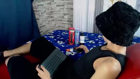 maverickhotson303av online show from December 21, 3:57 am