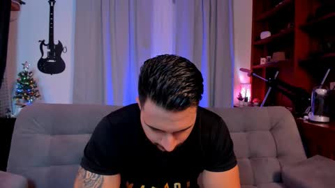 Snapshot of max_dic1 chatting on December 8, 10:36 pm max D. online show from December 8, 10:36 pm