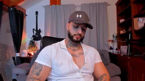 Snapshot of max_dic1 chatting on December 21, 2:30 am max D. online show from December 21, 2:30 am