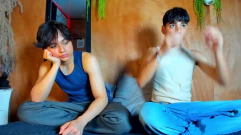 Max online show from April 9, 3:39 pm