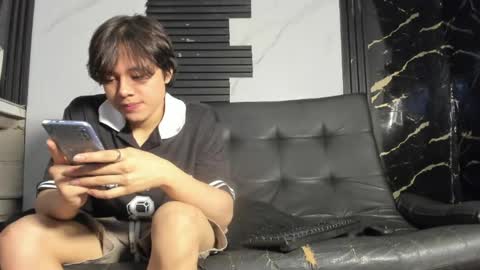 Max online show from April 18, 7:58 pm