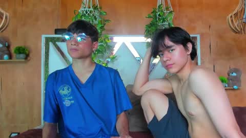 Max online show from April 8, 4:32 pm