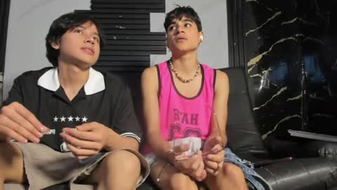 Max online show from April 18, 4:09 pm