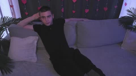 Max online show from March 3, 2:28 pm