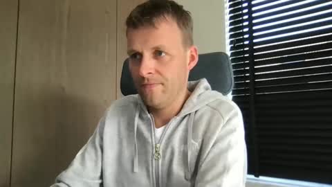 Max take off clothes online show from March 6, 12:04 pm