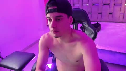 Maximiliano online show from November 18, 9:29 pm