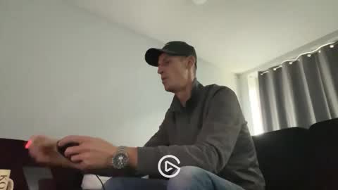 Max online show from November 10, 12:19 pm