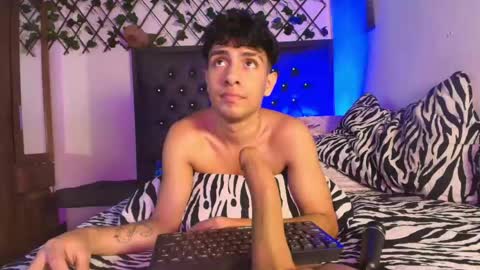 maxi_and_evan online show from June 5, 7:14 am
