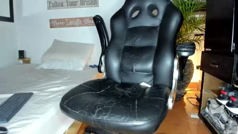 MAXI      online show from April 19, 3:29 am