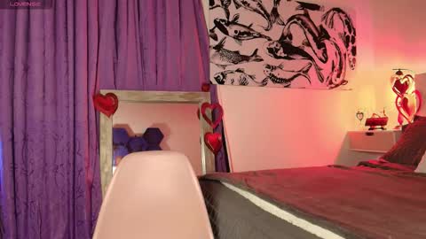 Max online show from February 15, 11:47 pm