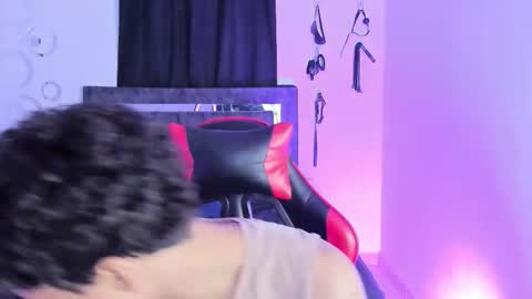 Maximiliano online show from November 11, 11:40 pm