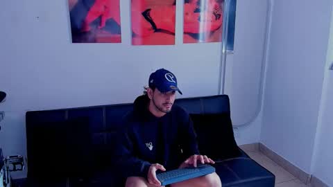 Snapshot of maximo004 chatting on October 22, 2:30 pm Maximo online show from October 22, 2:30 pm