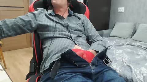 maximus3334 online show from March 12, 11:01 pm