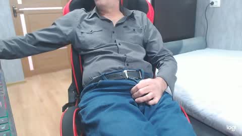 maximus3334 online show from April 3, 10:44 am