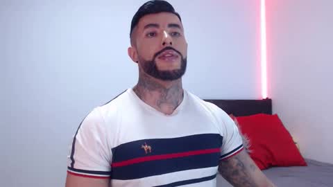 Independent Model online show from November 11, 4:47 am