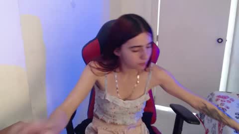 maxinesex_ online show from April 24, 2:41 pm