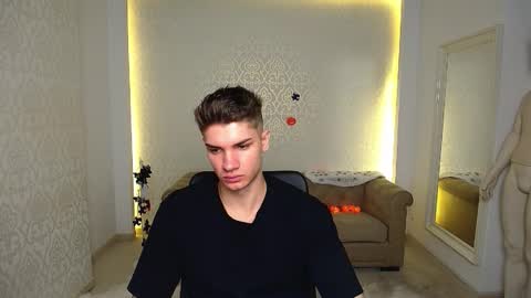 Snapshot of maxkaiden chatting on October 20, 5:12 am MaxKaiden online show from October 20, 5:12 am
