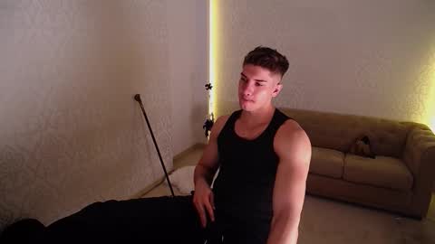 MaxKaiden online show from November 18, 5:54 am