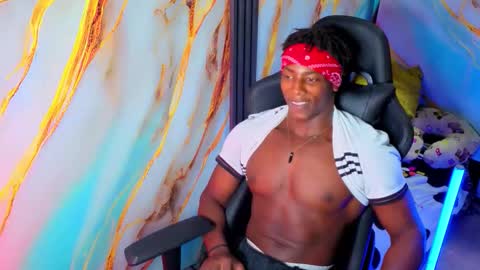 Maxmuscle10 online show from March 6, 7:24 pm